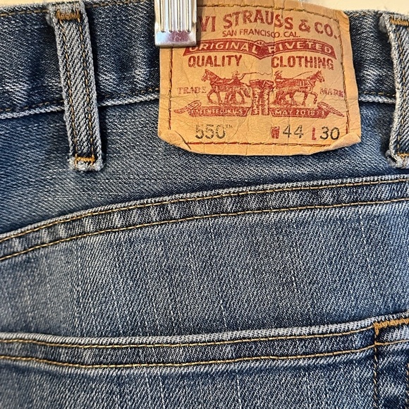 Levi’s 550 Classic Relaxed Fit Medium Wash Blue Jeans Sz W 44 L 30 - Picture 7 of 13